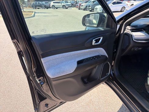 Used 2023 Jeep Compass Latitude w/ Sun and Sound Group image 15