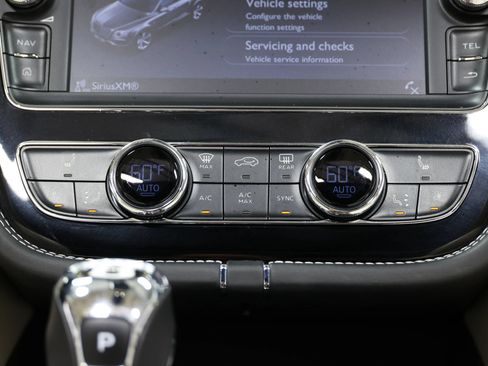 Used 2019 Bentley Bentayga AWD/4WD image 44