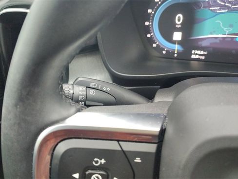 Used 2024 Volvo XC40 B5 Plus w/ Protection Package Premier image 17