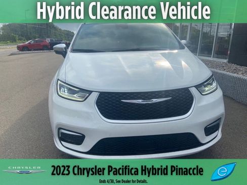 New 2023 Chrysler Pacifica Pinnacle image 2