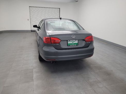Used 2013 Volkswagen Jetta SE FWD image 6