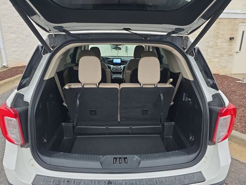 Used 2021 Ford Explorer XLT w/ Equipment Group 202A image 14