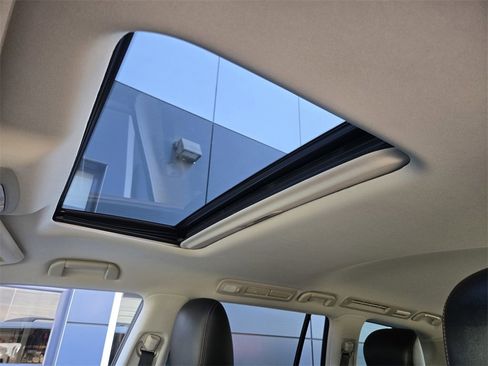 Used 2020 Nissan Armada SL w/ Premium Package image 18