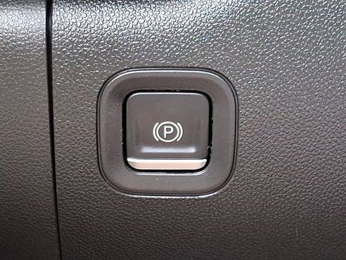 Used 2022 Chevrolet Silverado 1500 Custom AWD/4WD image 24