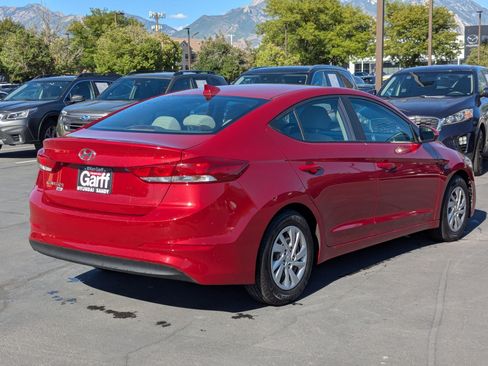 Used 2017 Hyundai Elantra SE FWD image 3