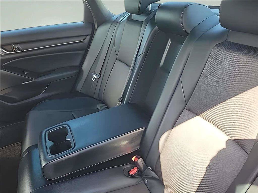 Used 2018 Honda Accord Sport image 17