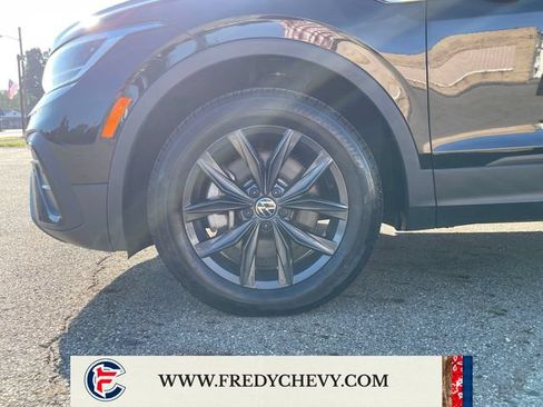 Used 2024 Volkswagen Tiguan SE AWD/4WD image 25