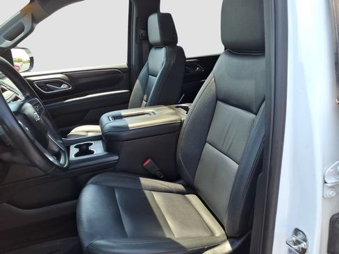 Used 2024 Chevrolet Tahoe Z71 w/ Luxury Package AWD/4WD image 19