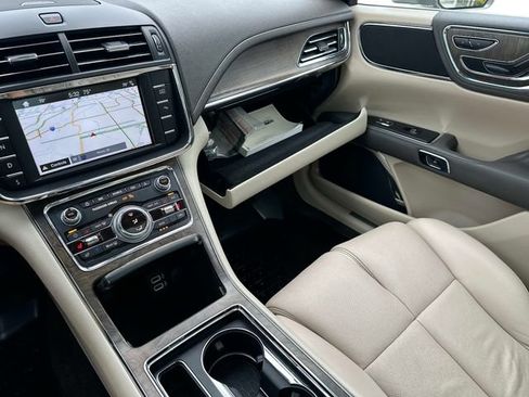 Used 2017 Lincoln Continental Select w/ Climate Package AWD/4WD image 33