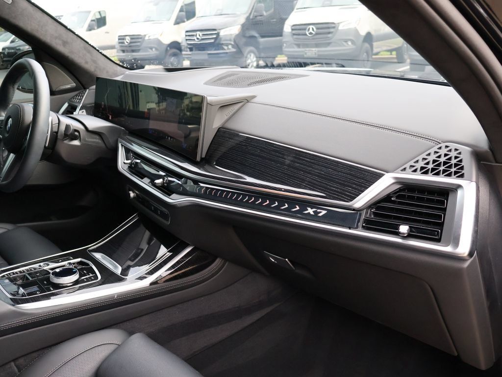 Used 2026 BMW X7 xDrive40i w/ Executive Package AWD/4WD image 11