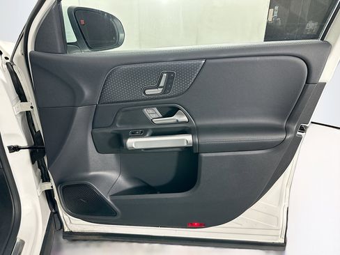 Used 2024 Mercedes-Benz EQB 250+ image 32