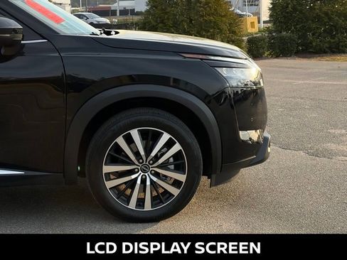 Certified 2025 Nissan Pathfinder Platinum AWD/4WD image 11