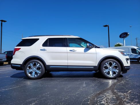 Used 2018 Ford Explorer Platinum AWD/4WD image 2