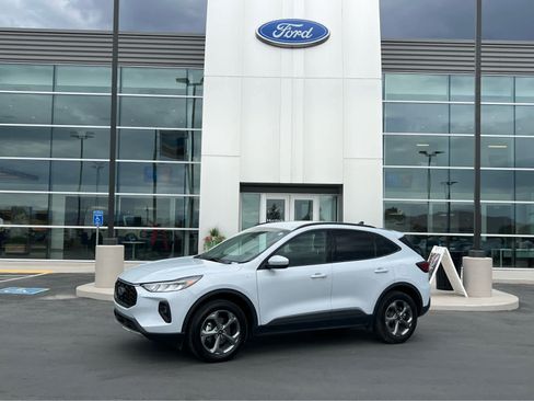 Used 2025 Ford Escape ST-Line Select AWD/4WD image 1