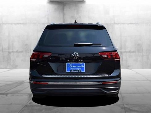 Certified 2023 Volkswagen Tiguan SE w/ Panoramic Sunroof Package FWD image 6