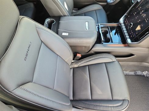 New 2026 GMC Yukon XL Denali w/ Denali Reserve Package image 10