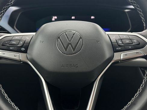 Certified 2022 Volkswagen Taos SE image 23