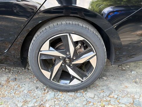 Certified 2023 Hyundai Elantra SEL w/ Convenience Package FWD image 6