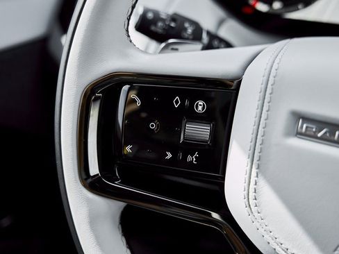 Used 2025 Land Rover Range Rover Sport Dynamic SE image 51