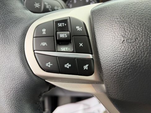 Used 2023 Ford Explorer XLT w/ Equipment Group 202A RWD image 21