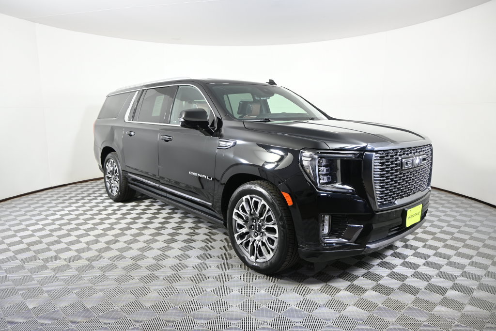 Used 2024 GMC Yukon XL Denali Ultimate AWD/4WD image 9