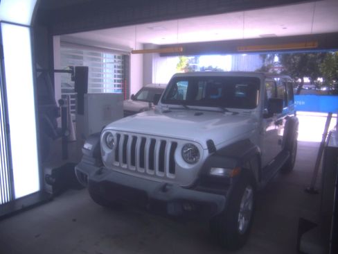 Used 2018 Jeep Wrangler Unlimited Sport S AWD/4WD image 2