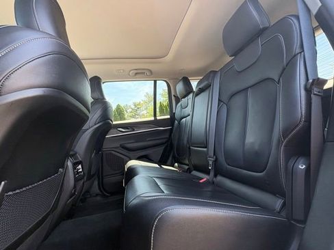 Used 2023 Jeep Grand Cherokee Limited AWD/4WD image 27