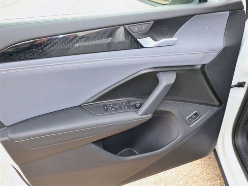 New 2026 Volkswagen Tiguan SE R-Line image 14