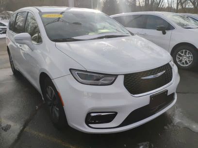 Used 2022 Chrysler Pacifica Touring-L