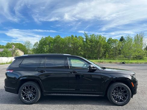 Used 2023 Jeep Grand Cherokee L Summit AWD/4WD image 14