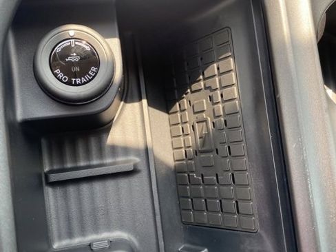 New 2025 Ford Expedition Active image 35