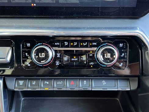 Used 2024 GMC Sierra 3500 Denali Ultimate AWD/4WD image 29