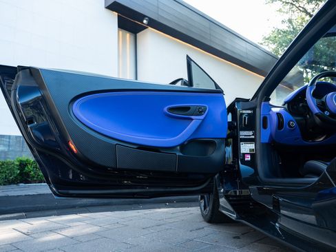 Used 2020 Bugatti Chiron image 16