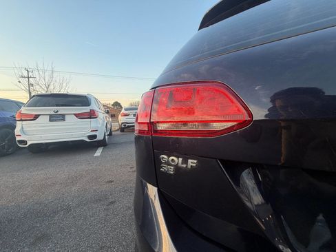 Used 2017 Volkswagen Golf SE image 24