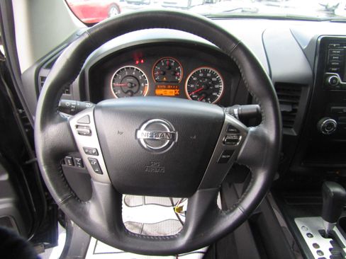 Used 2015 Nissan Titan SV image 13