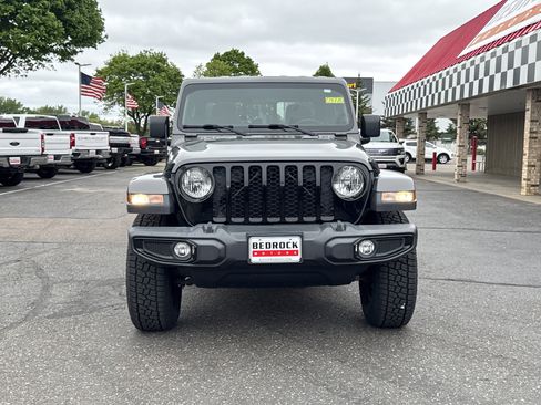 Used 2021 Jeep Gladiator Sport AWD/4WD image 2