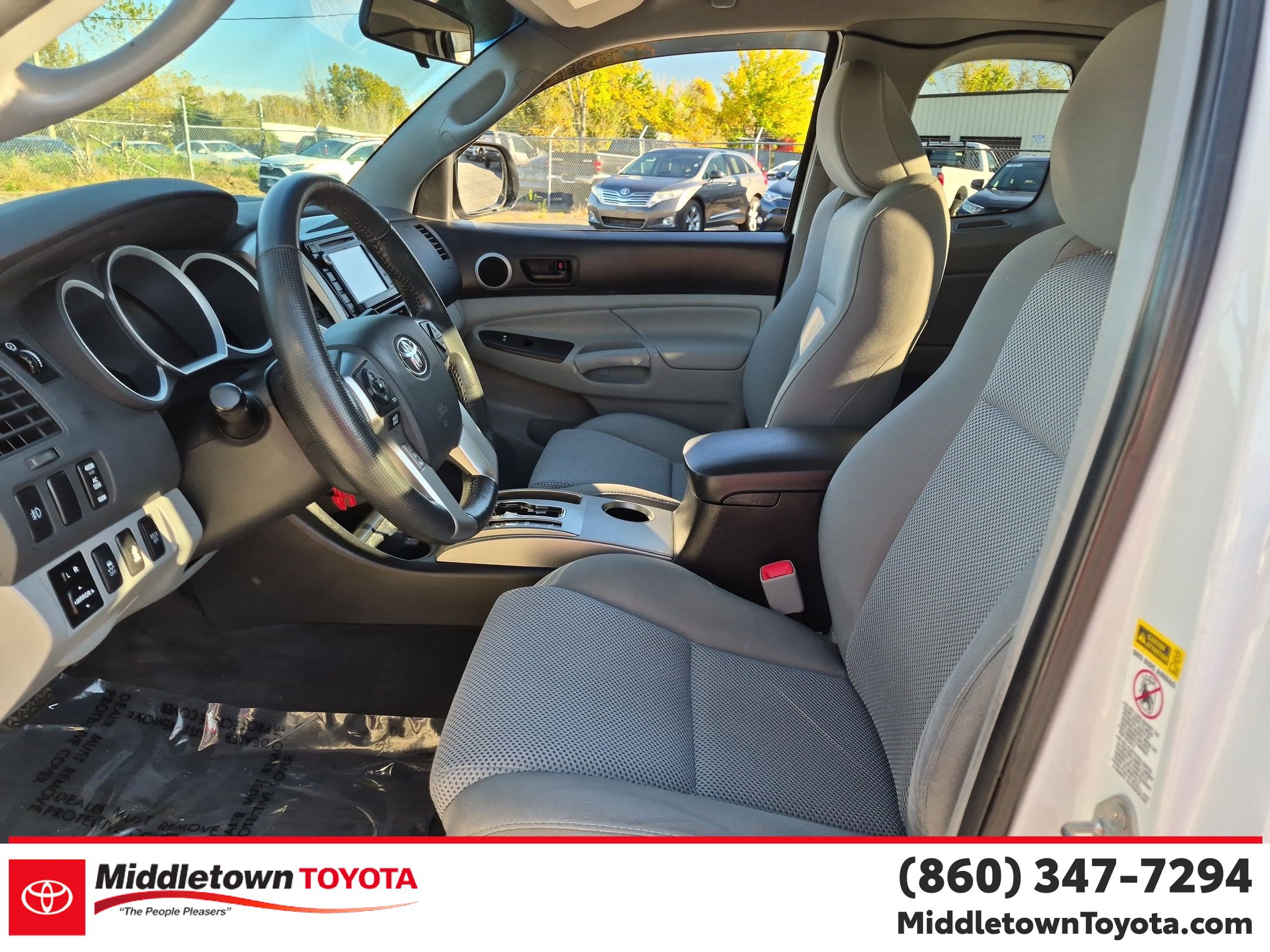 Used 2015 Toyota Tacoma 4x4 Access Cab V6 w/ TRD Sport Package image 14