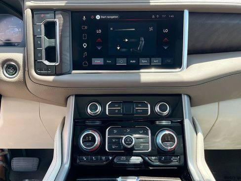 Used 2024 GMC Yukon XL Denali w/ Denali Reserve Package AWD/4WD image 26
