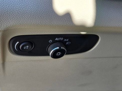 Used 2021 Buick Envision Essence FWD image 17