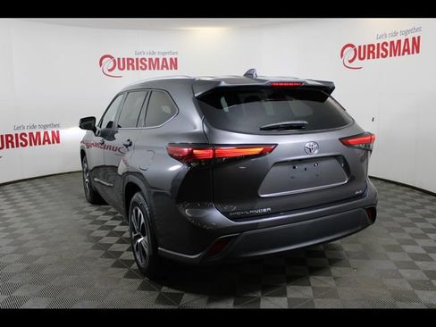 Used 2023 Toyota Highlander XLE FWD image 6