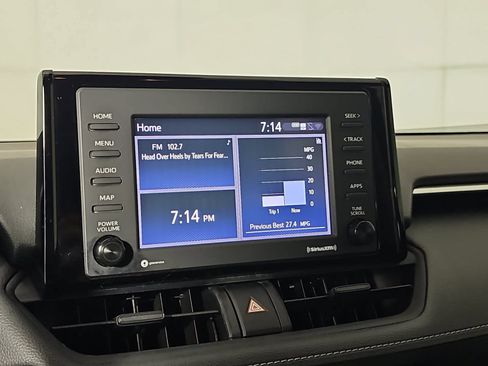 Used 2020 Toyota RAV4 LE FWD image 20