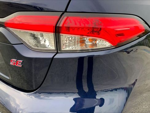 Used 2021 Toyota Corolla SE w/ SE Premium Package FWD image 30