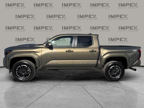 Used 2025 Toyota Tacoma TRD Sport image 2