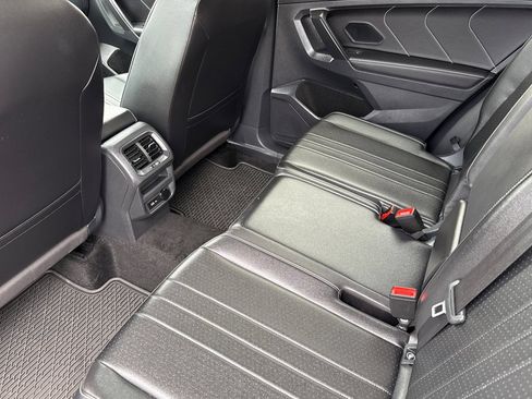 Used 2024 Volkswagen Tiguan SE AWD/4WD image 12