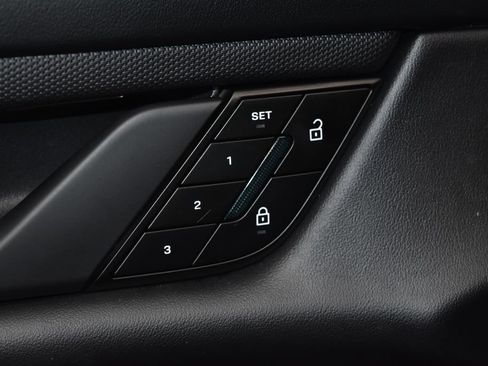 Used 2023 Porsche Taycan image 8