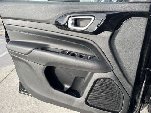 New 2026 Jeep Compass Latitude image 13