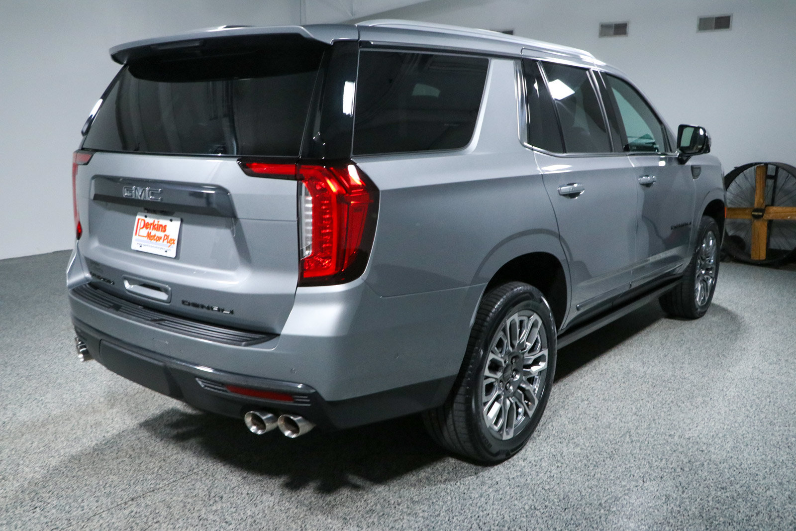 Used 2023 GMC Yukon Denali Ultimate AWD/4WD image 7