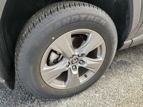 Used 2025 Toyota RAV4 XLE FWD image 10