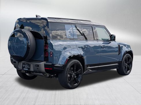 Used 2024 Land Rover Defender 110 X-Dynamic SE AWD/4WD image 7