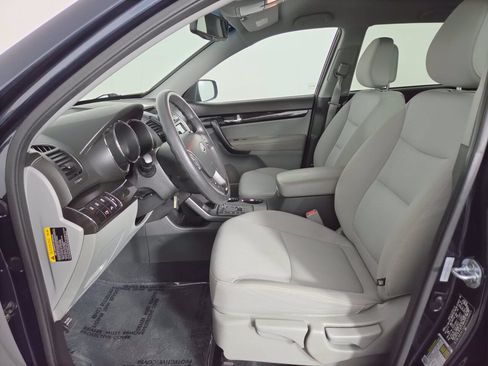 Used 2012 Kia Sorento LX w/ Convenience Pkg FWD image 14
